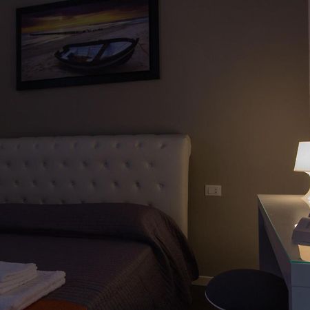 Malta Guest House เปียเชนซา ภายนอก รูปภาพ